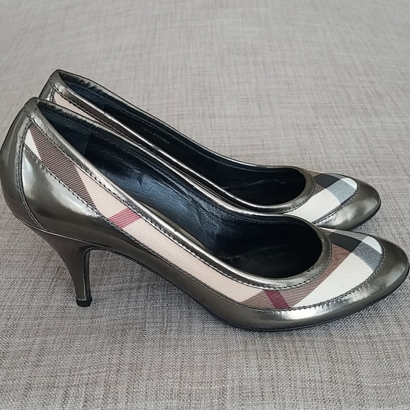 Burberry Made in Italy Iconic Print Pumps - Picture 1 of 11